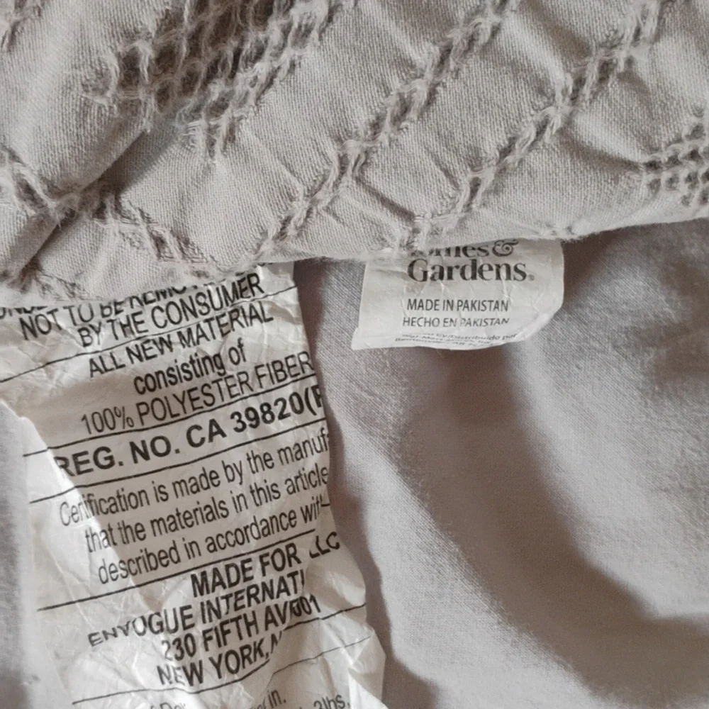 TAUPE/LIGHT GRAY MEDIUM WEIGHT WAFFLE TEXTURE COMFORTER BETTER HOMES & GARDENS